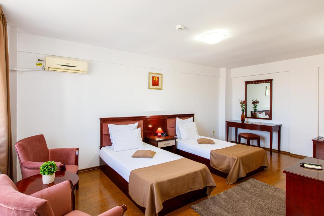 Lira Pacific Aparthotel Constanta Luaran gambar